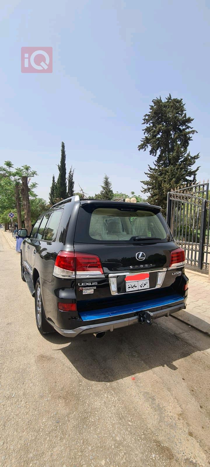 لێکزس LX